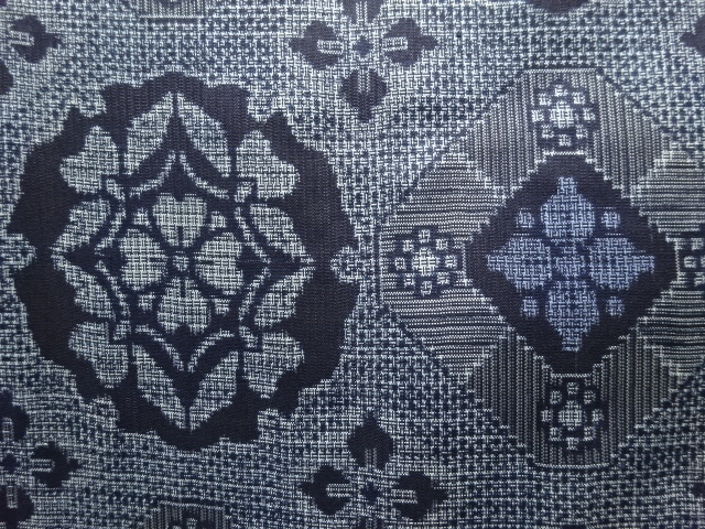 JAPANESE KIMONO / ANTIQUE KIMONO / SILK / DOROZOME / OSHIMA TSUMUGI / WOVEN FLORAL CREST